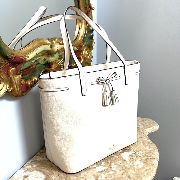 kate spade Handbags - NWT Kate Spade Hayes Pebbled Leather MD Tote Bag.